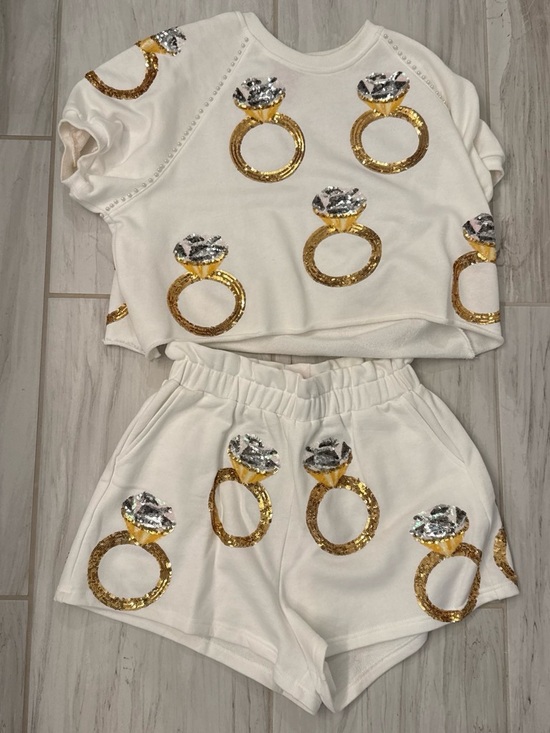 QUEEN OF SPARKLES Tops - Queen of Sparkles Ring Set